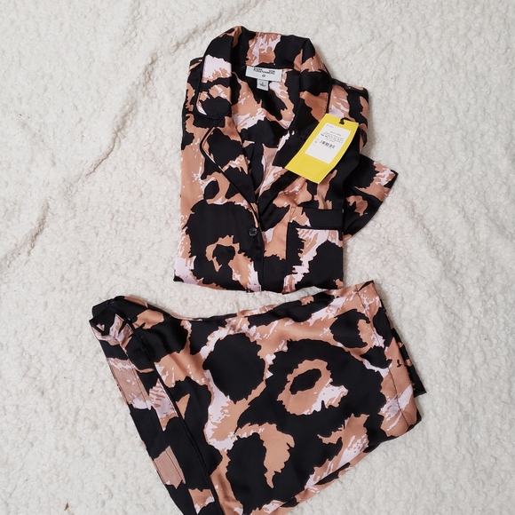 DVF for Target 2pc Long Sleeve Notch Collar Top & Shorts Leopard Pajamas… - Picture 8 of 14